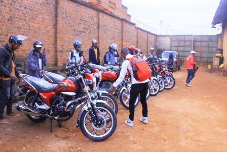 Butembo : Remise de 12 motos de marque Haojin au personnel soignant du Centre Hospitalier Vusamba